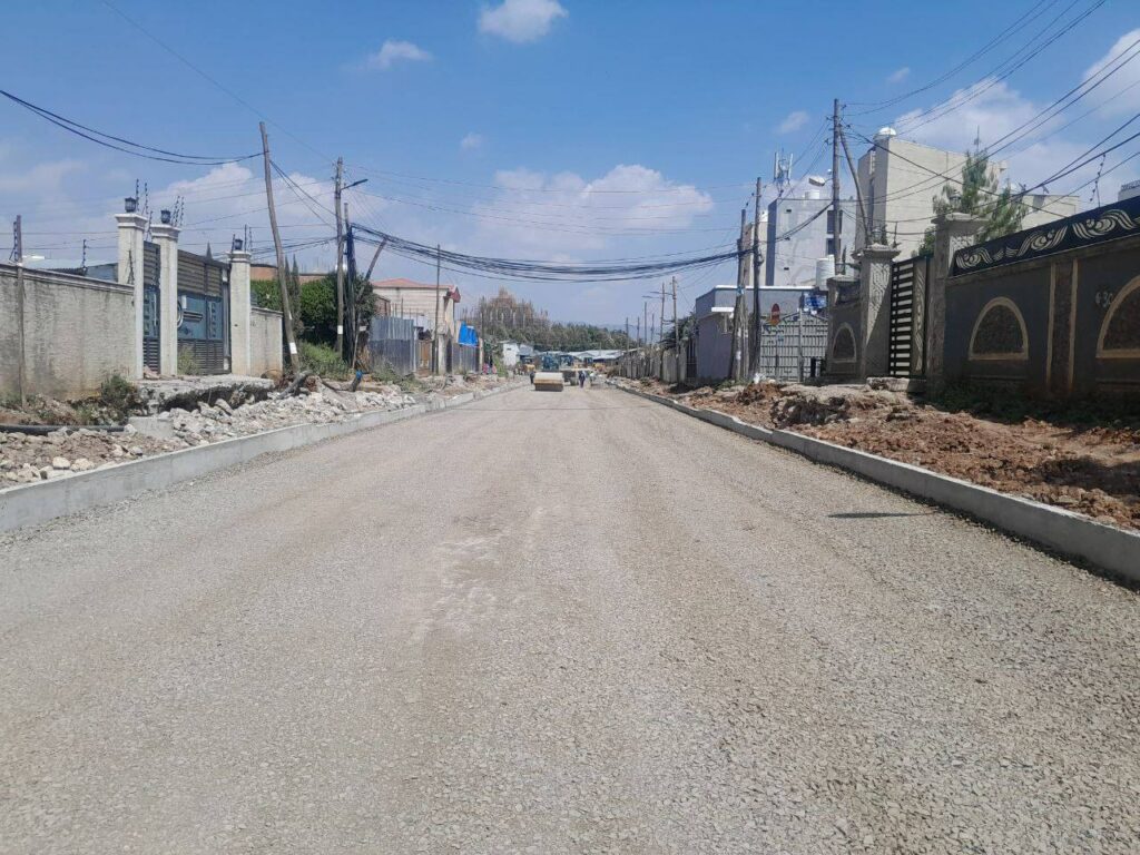 ወደ ኮልፌ የግብርና ምርት መሸጫ የገበያ ማዕከል የሚወስደው መንገድ በግንባታ ላይ ነው